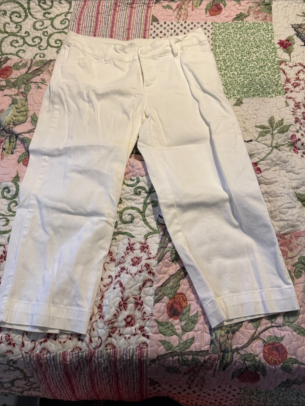 St. John's Bay White Cropped Pants